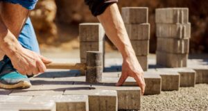 colocar adoquines losa de hormigón